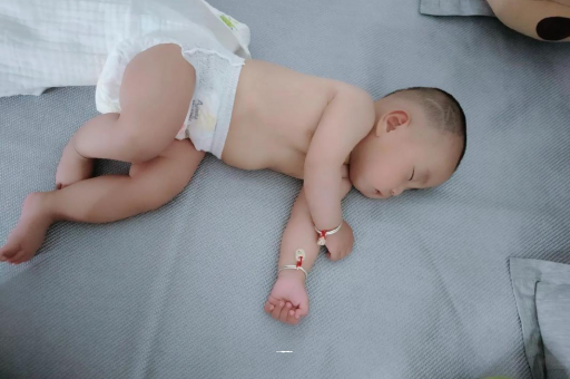 长葛几个月宝宝会抬头